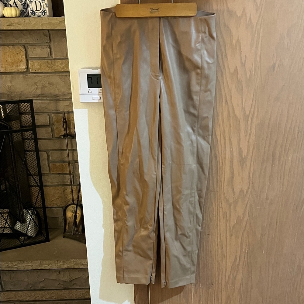 Ann Taylor Women's Leather Pants - Size 6 - Excellent Condition